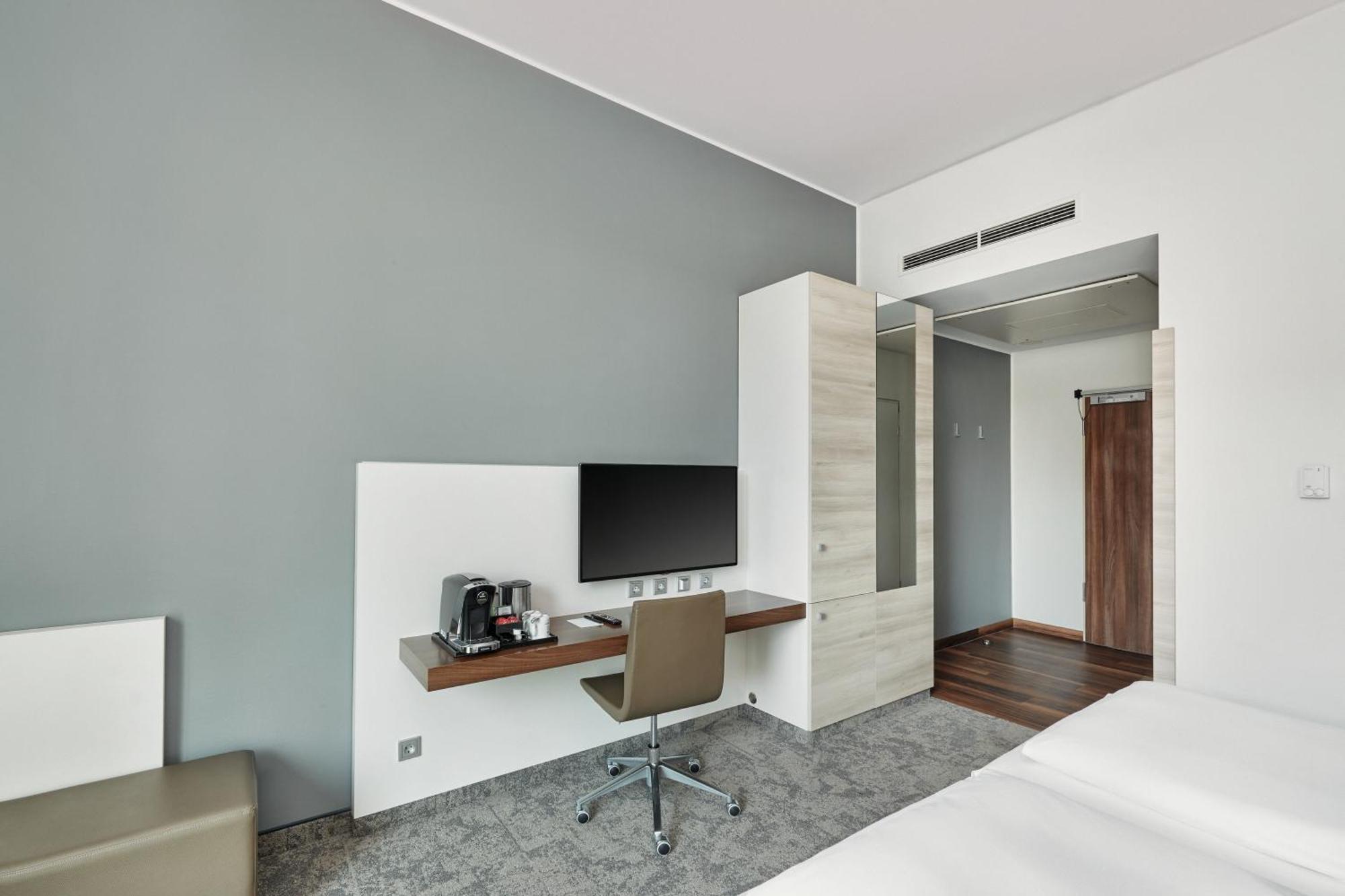 Hotel H4