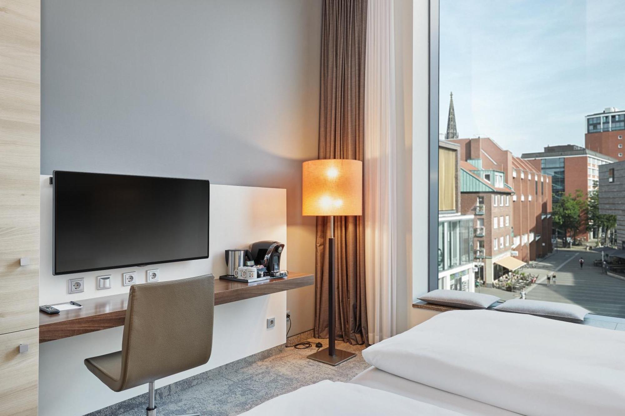 H4 Hotel 4*