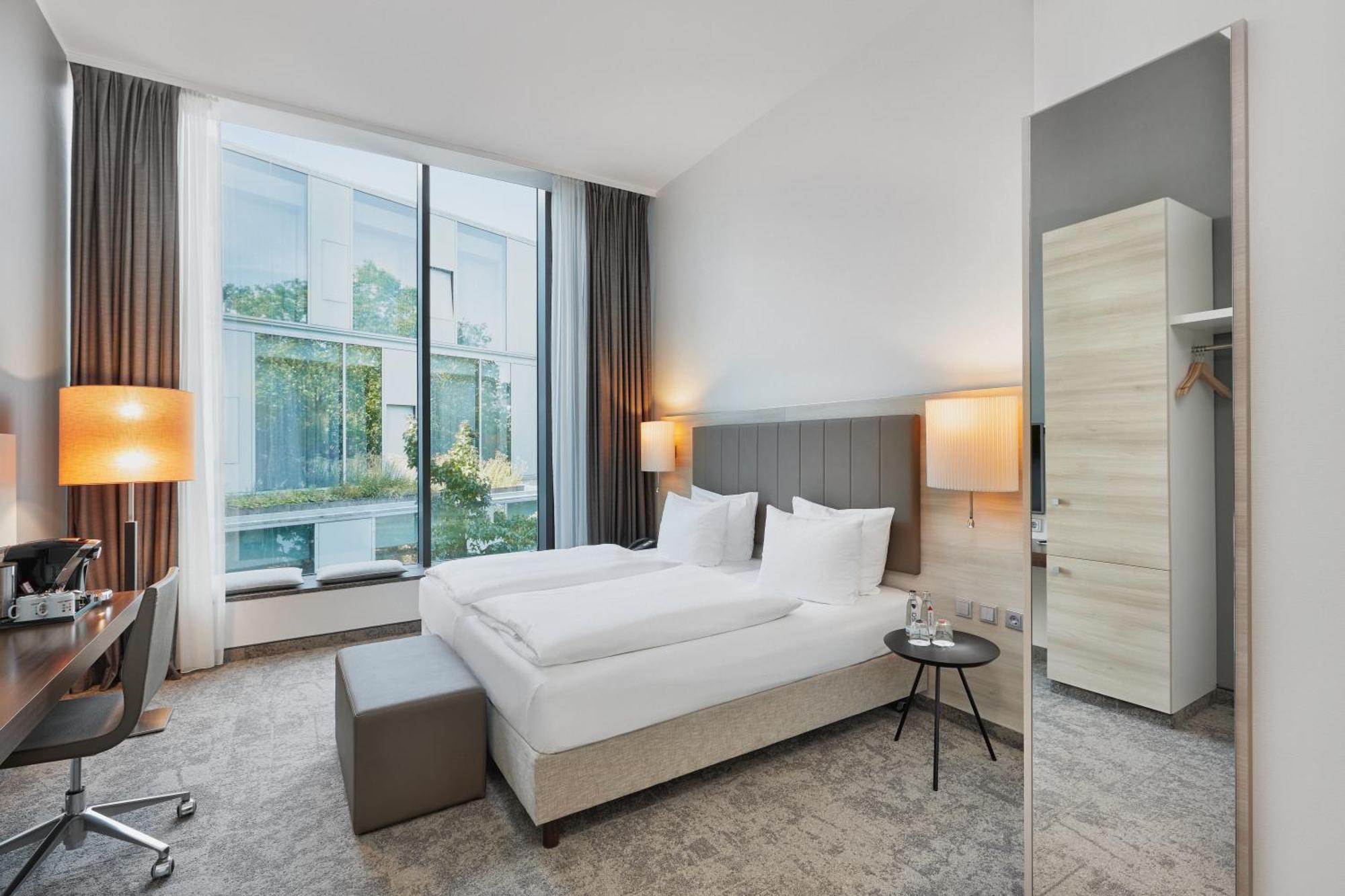 Hotel H4 4*