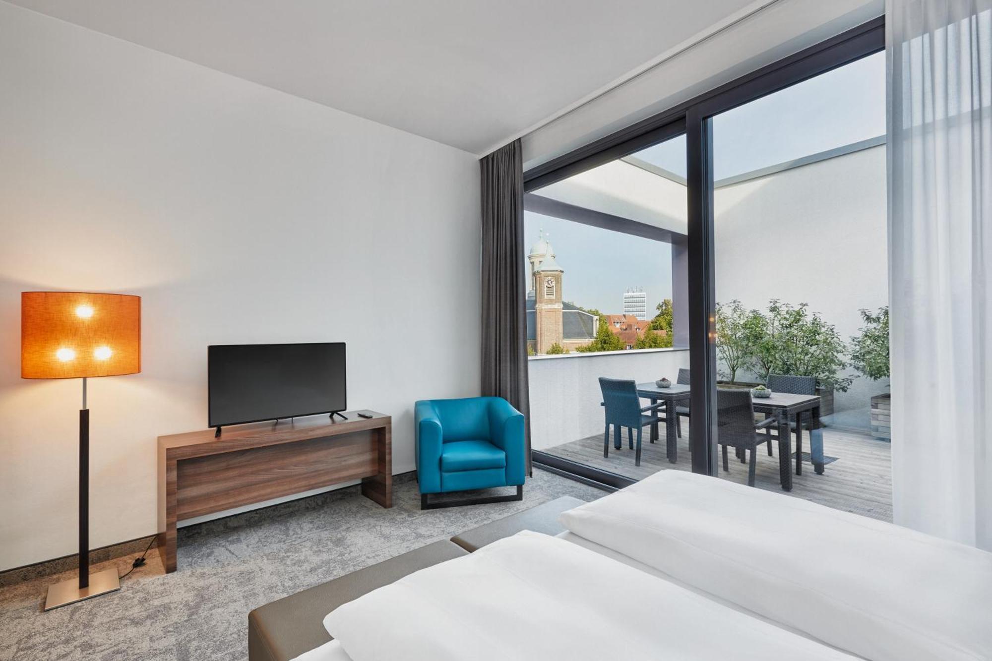 Hotel H4 4*