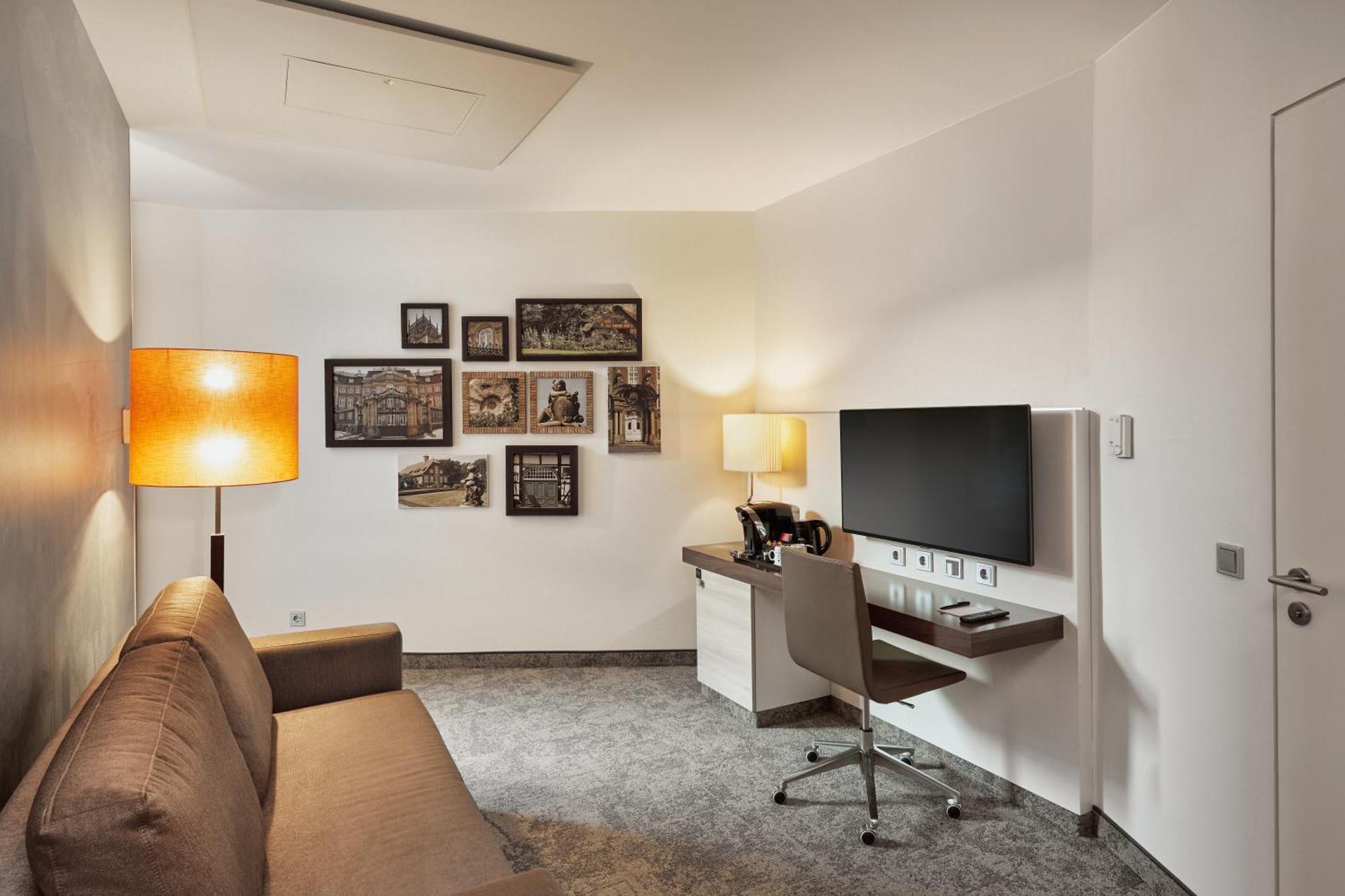 Hotel H4 4*