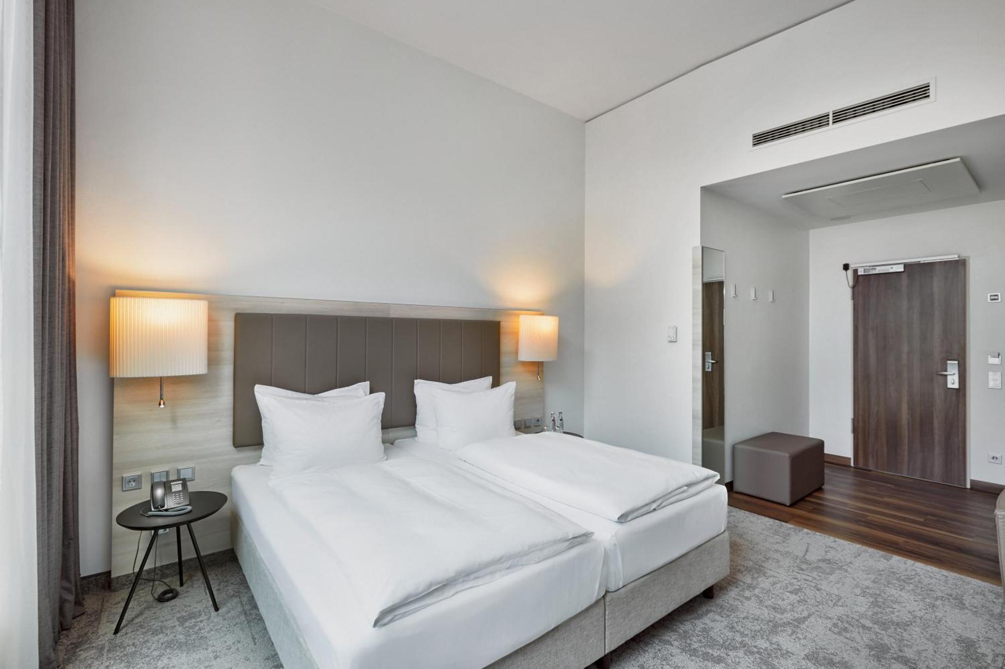 H4 Hotel 4*