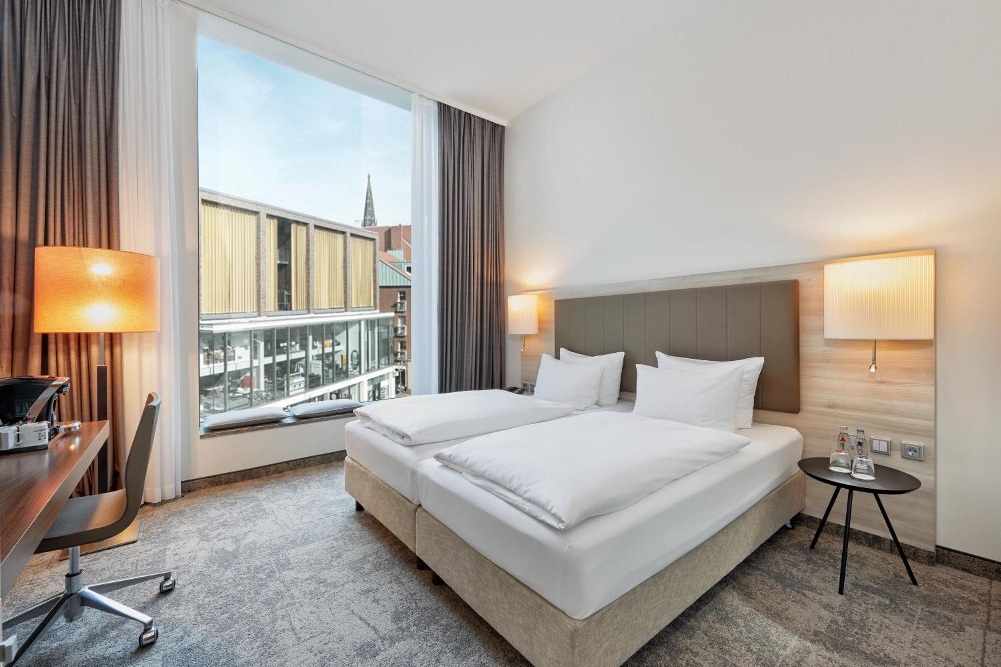 H4 Hotel 4*