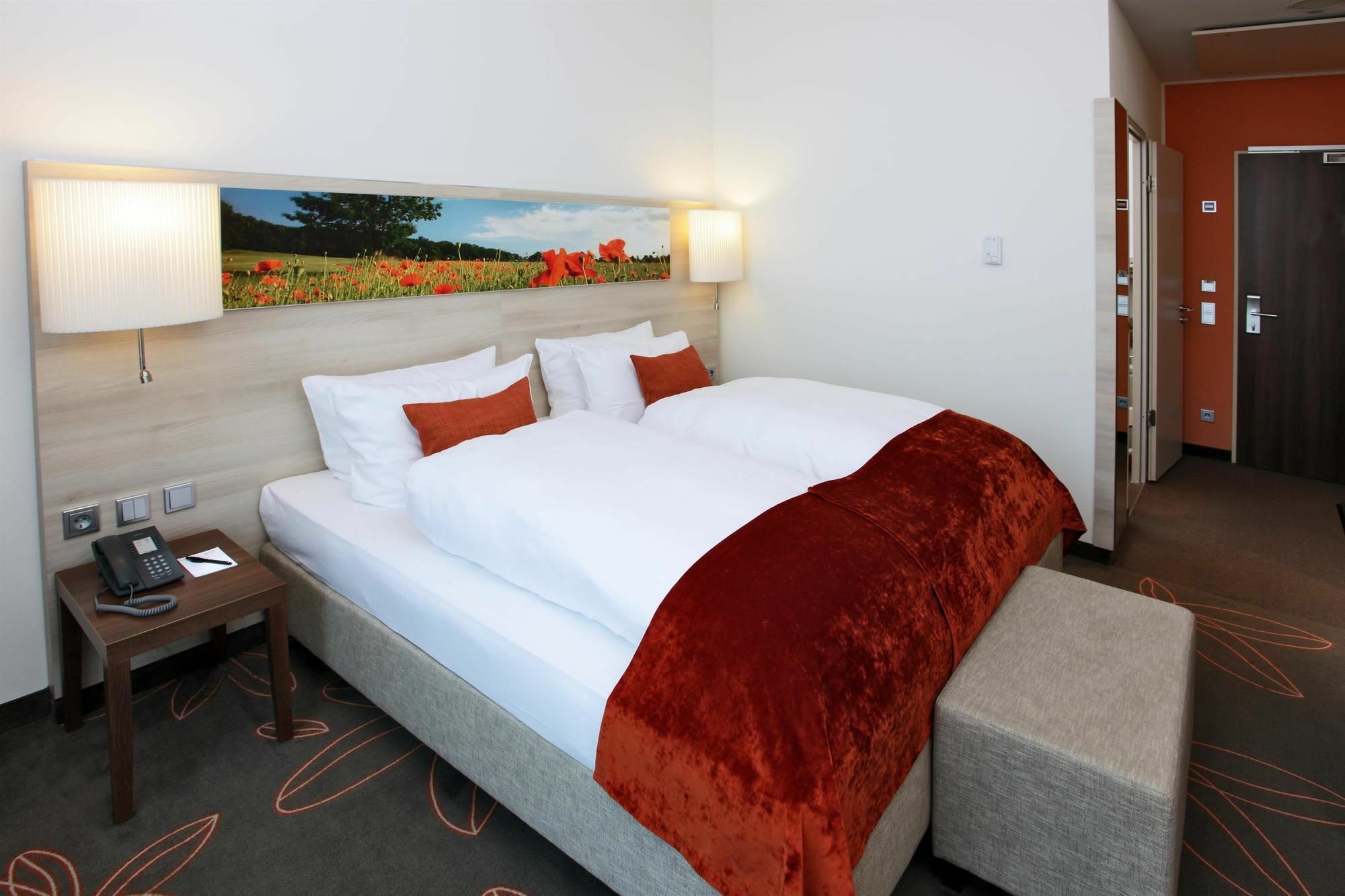 H4 Hotel 4*