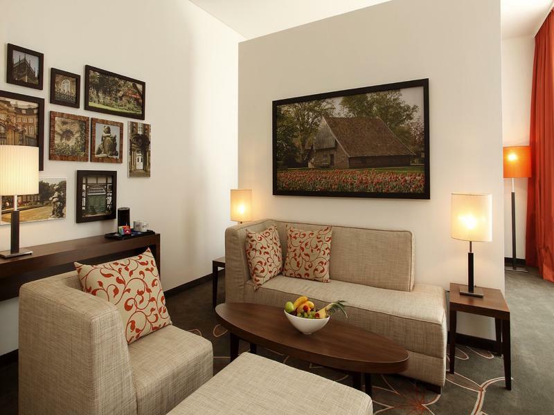 H4 Hotel 4*