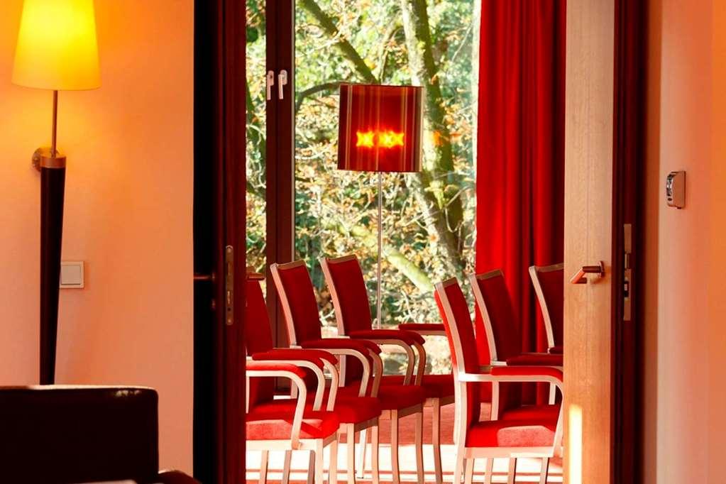 H4 Hotel 4*